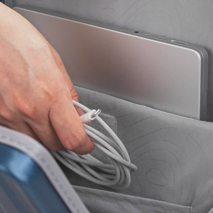 LUGGEX suitcase top-mounted TSA lock detail
