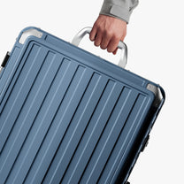 100% polycarbonate hard shell, and reinforced aluminum frame for durable protection and long-term travel use. 
