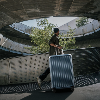 ZX Check-In | 28'' Zipperless Aluminum Frame, TSA Lock Silver Gray Zipperless 472e662b4cbb534a4e0f32eed63a320bd9c3ae4e196c02894c208bca9e2cdac1