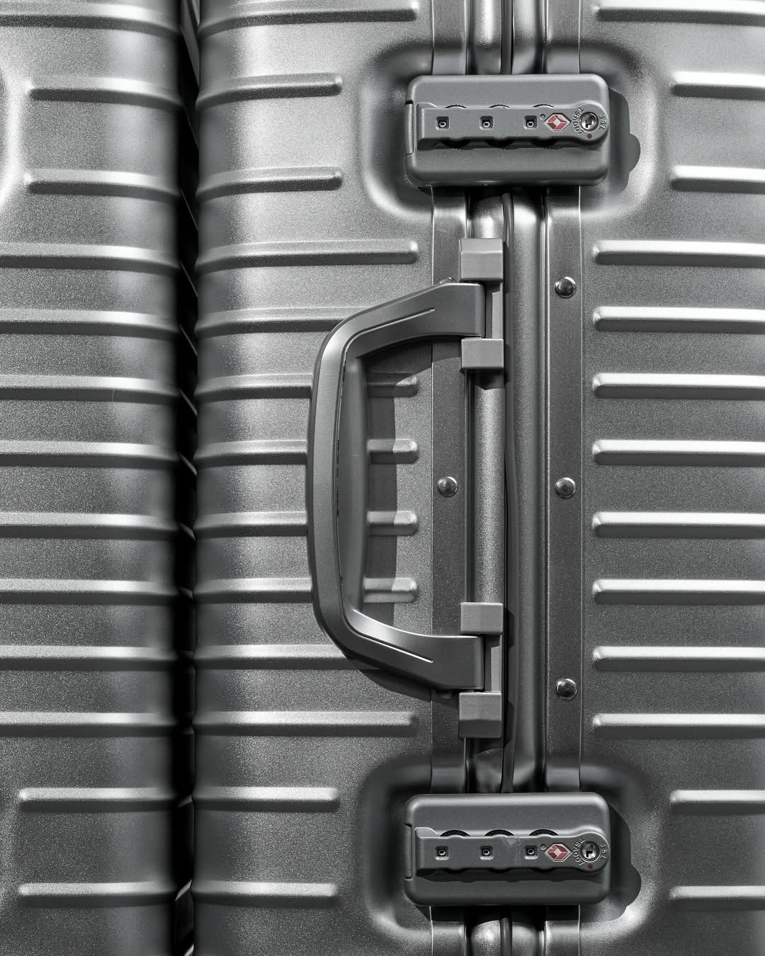 LUGGEX Aluminum Carry-On | Zipperless & TSA Lock (20 Inch)