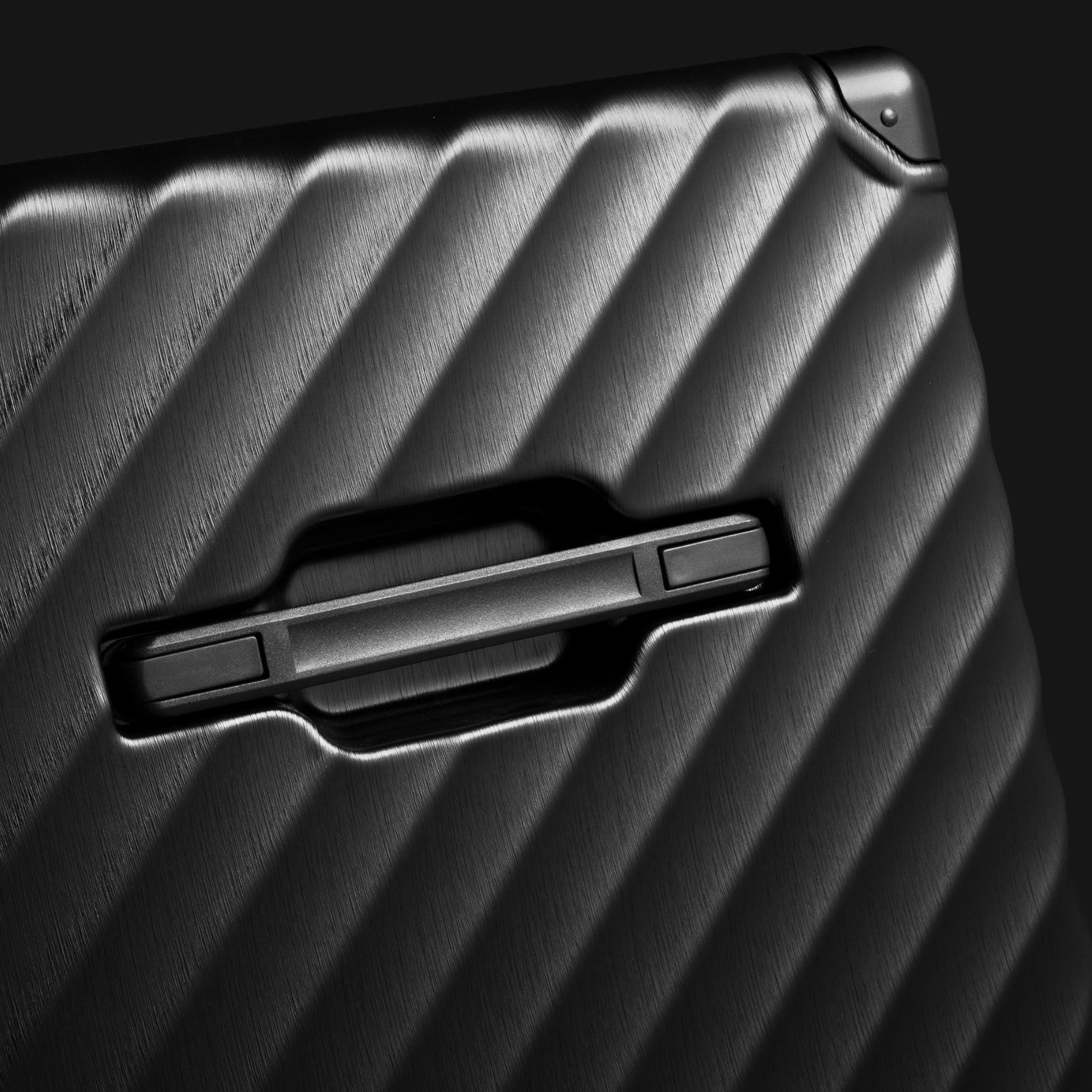 LUGGEX trunk check-in suitcase with reinforced aluminum corner protection designed to help guard against impacts during travel. 
