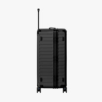 100% polycarbonate hard shell, and reinforced aluminum frame for durable protection and long-term travel use. 