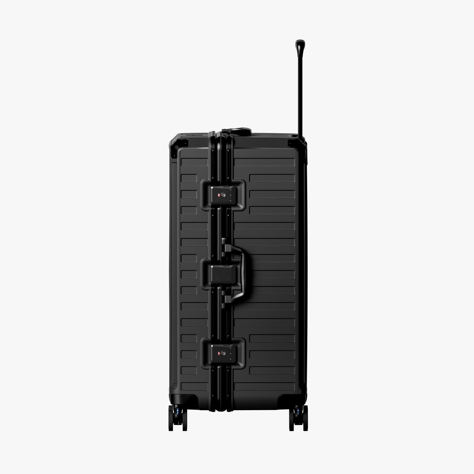 A deep trunk design with a 3:7 capacity split keeps most of the space on one side, making it easier to pack bulky items. #show