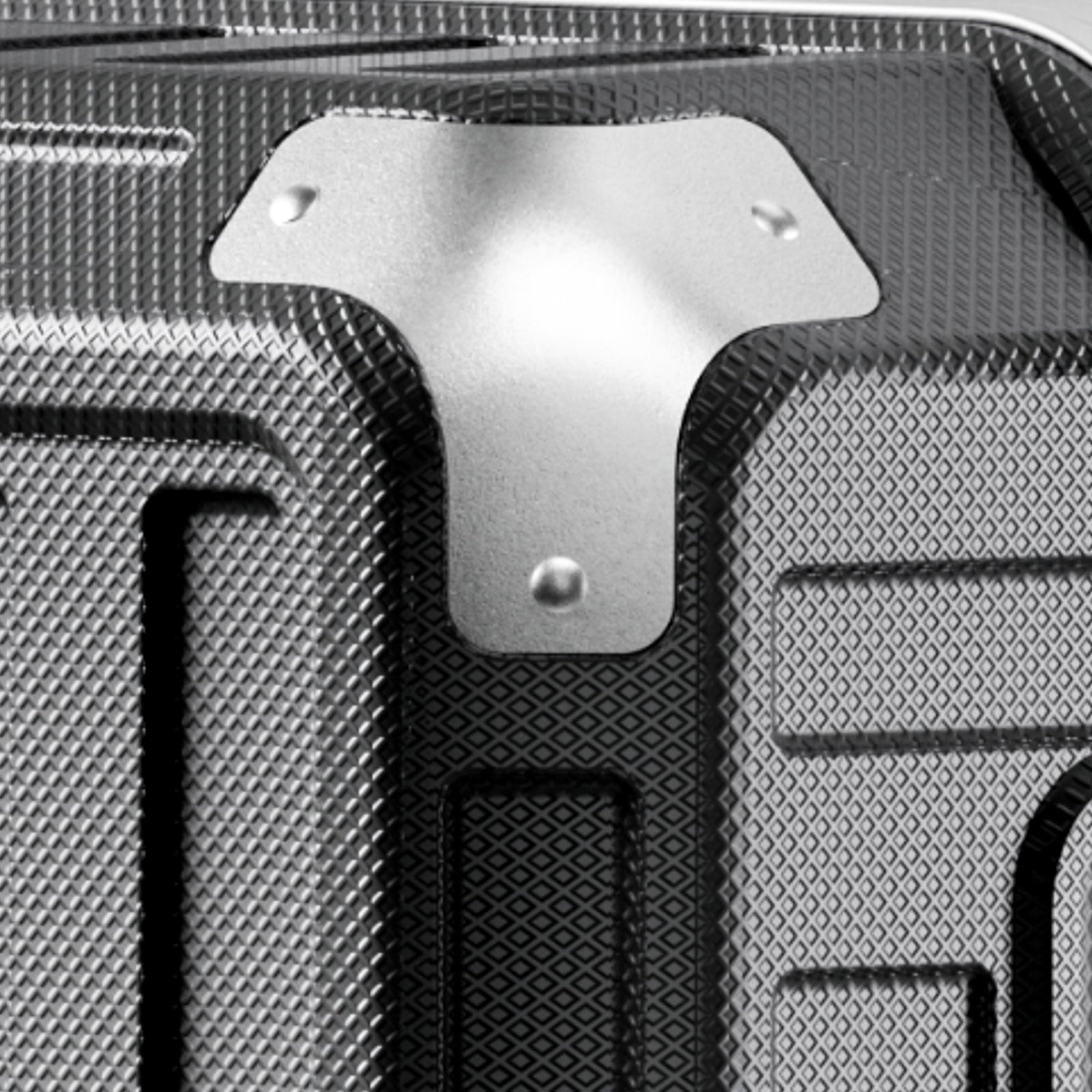 Built with reinforced lock housings that resist bumps and drops, keeping your belongings secure—even during rough handling. #show #color_charcoal