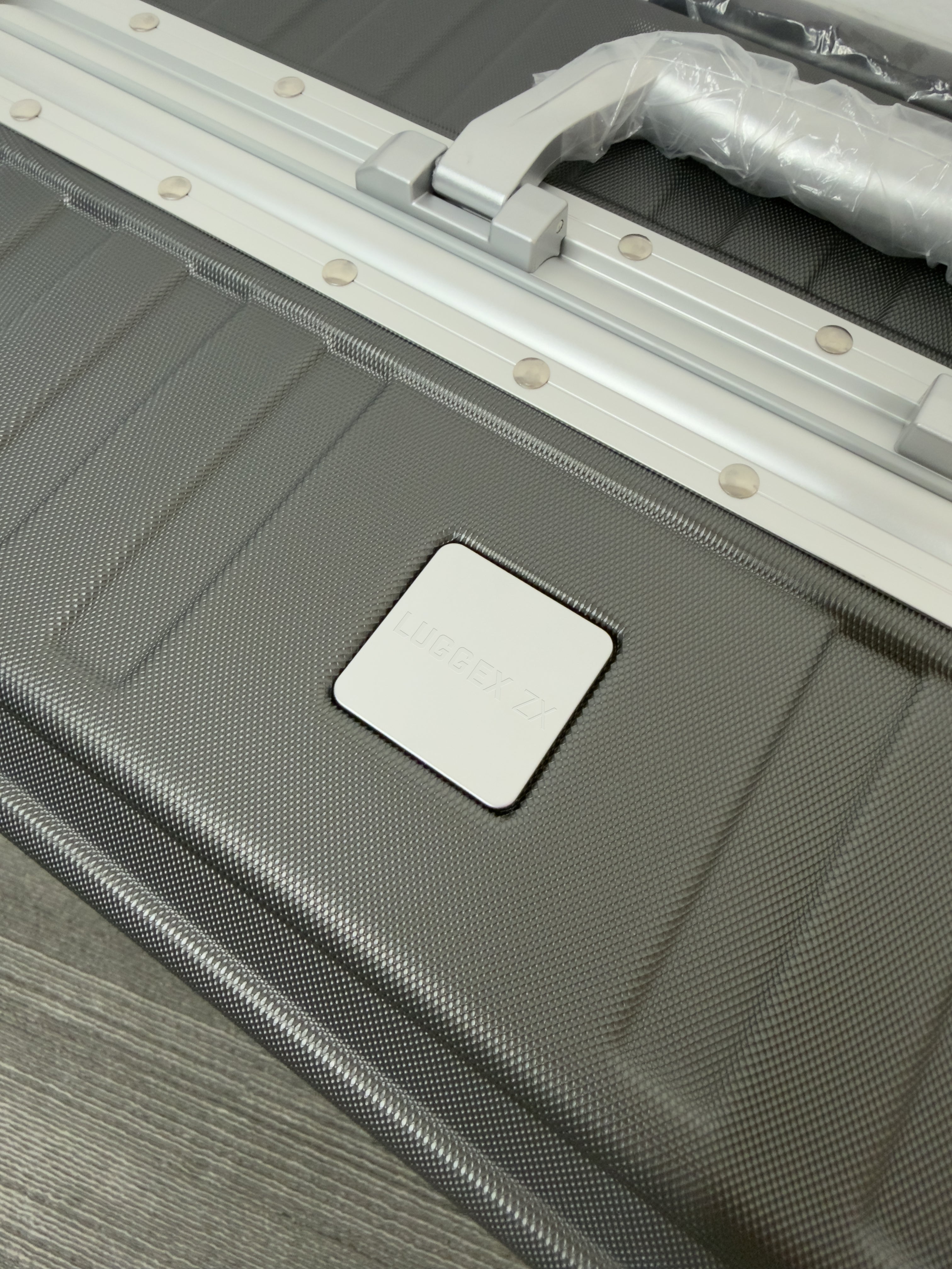 LUGGEX ZX Zipperless Check-In Large Luggage | 28-Inch Aluminum Frame,