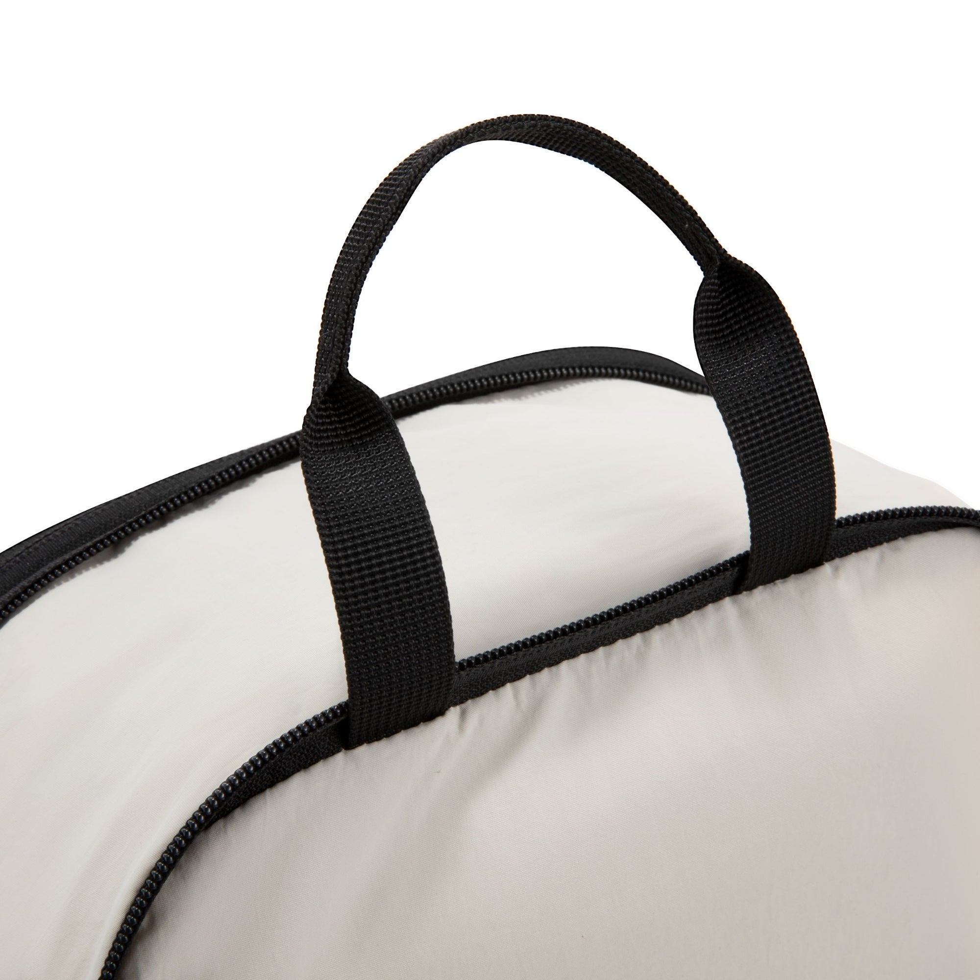 Reinforced handle makes lifting and carrying effortless, even when fully packed. #show #Top carry handle on LUGGEX packing cube for easy hand carrying and lifting