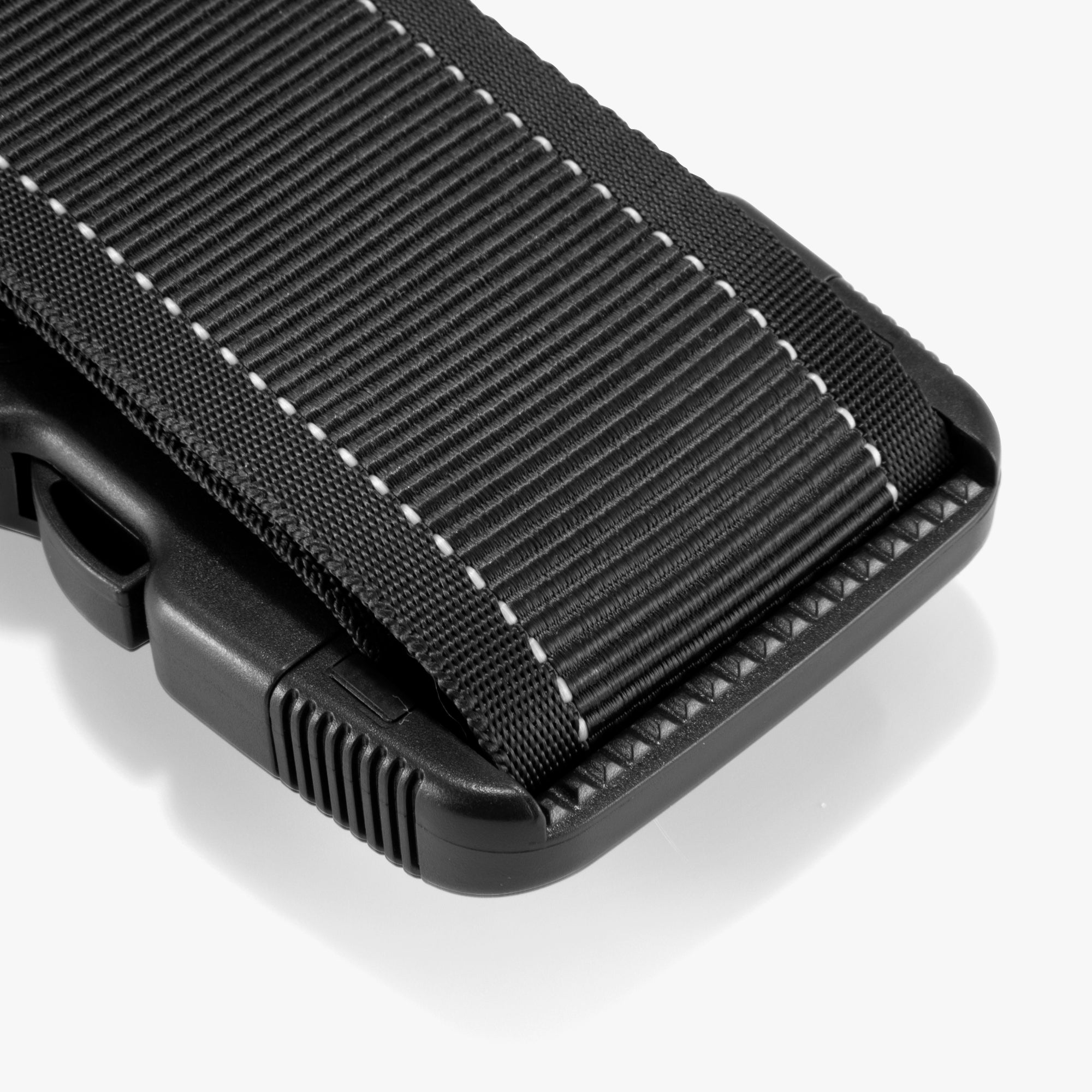 Luggage strap with built-in ratchet tightening for a secure fit. Reduces loosening caused by movement or vibration.

#color_black #show