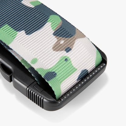 Luggage strap with built-in ratchet tightening for a secure fit. Reduces loosening caused by movement or vibration.  #color-camouflage #show