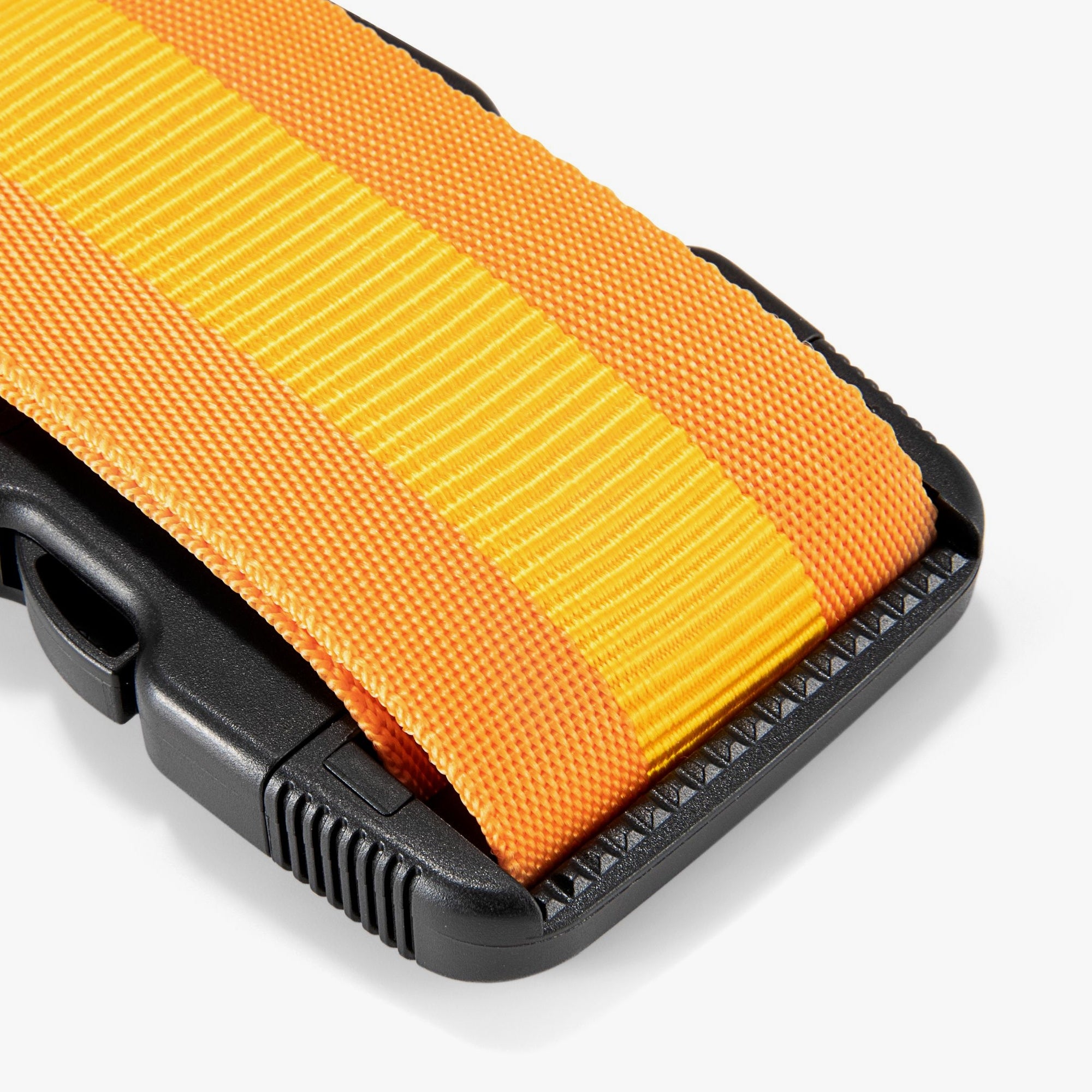 Luggage strap with built-in ratchet tightening for a secure fit. Reduces loosening caused by movement or vibration. #color-orange-2 #show