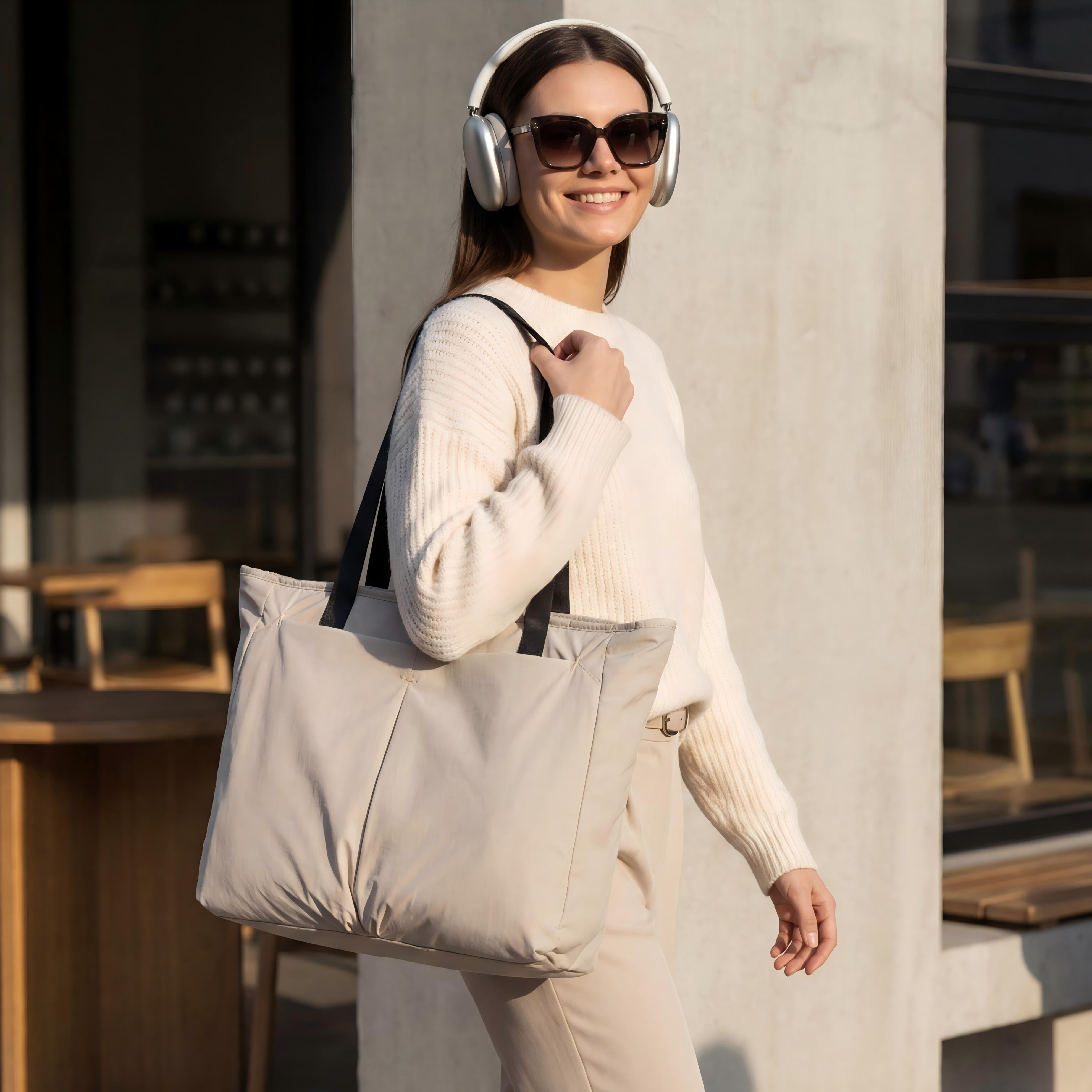 LUGGEX 15.6” structured laptop tote bag carried on the shoulder for everyday work and travel. #color_belgn