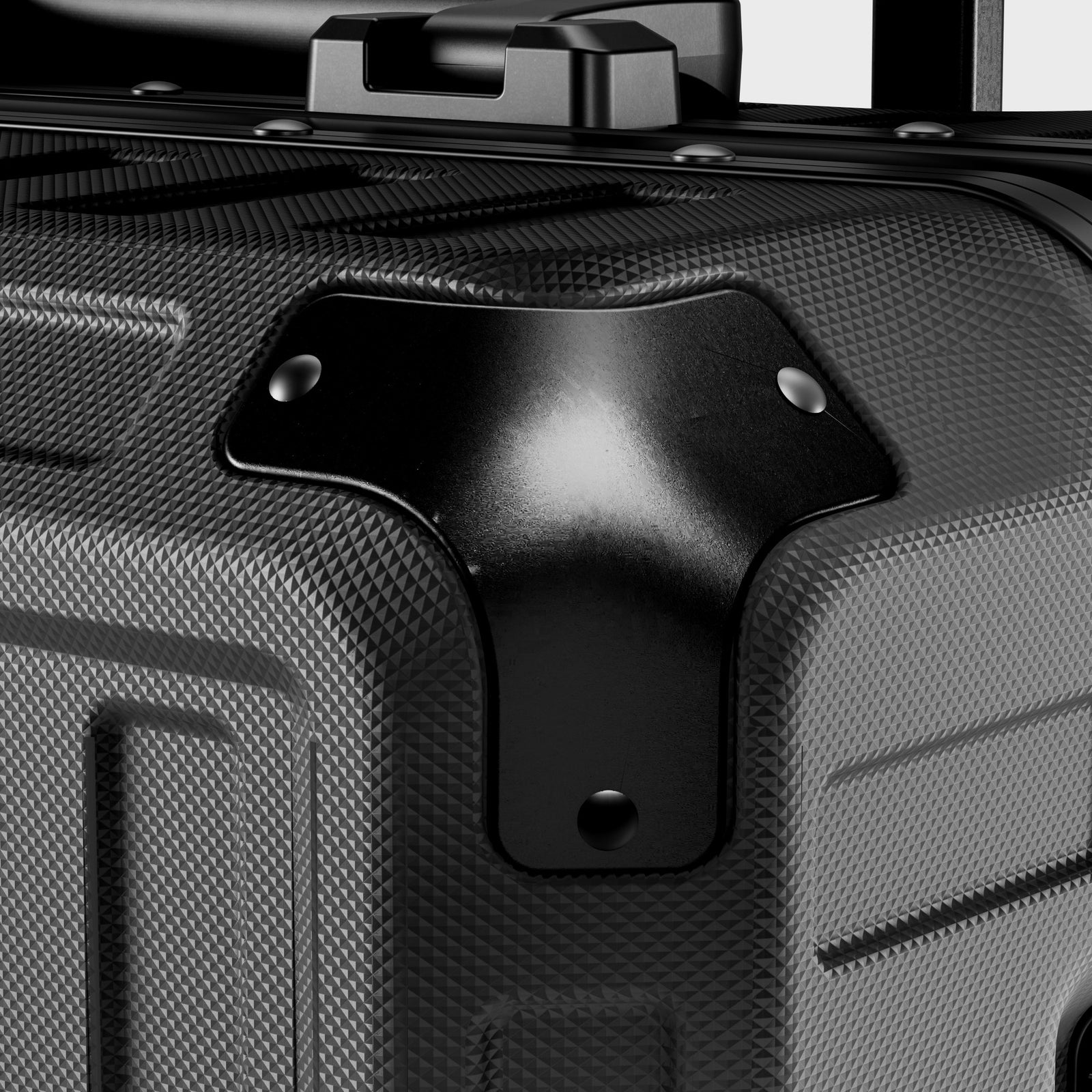 Engineered with reinforced aluminum corner guards, LUGGEX luggage protects vulnerable edges from impact and abrasion—extending the life of your suitcase. #show #color_black