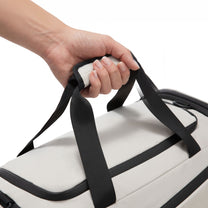 Padded comfort grip reduces pressure and improves carrying comfort, even when fully packed. 