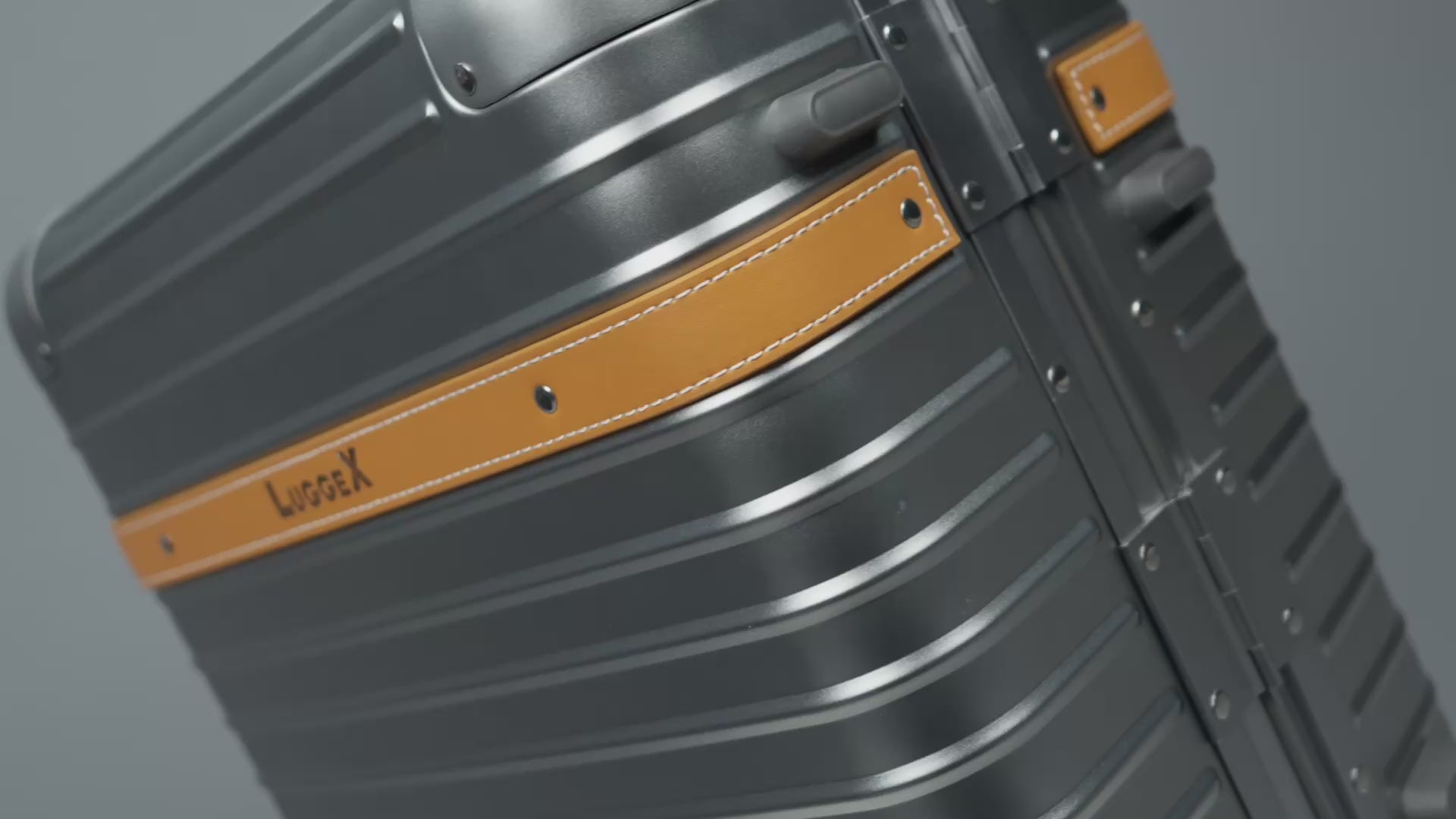 LUGGEX Aluminum Carry-On | Vintage Meets Tech, Zipperless & USB Charging