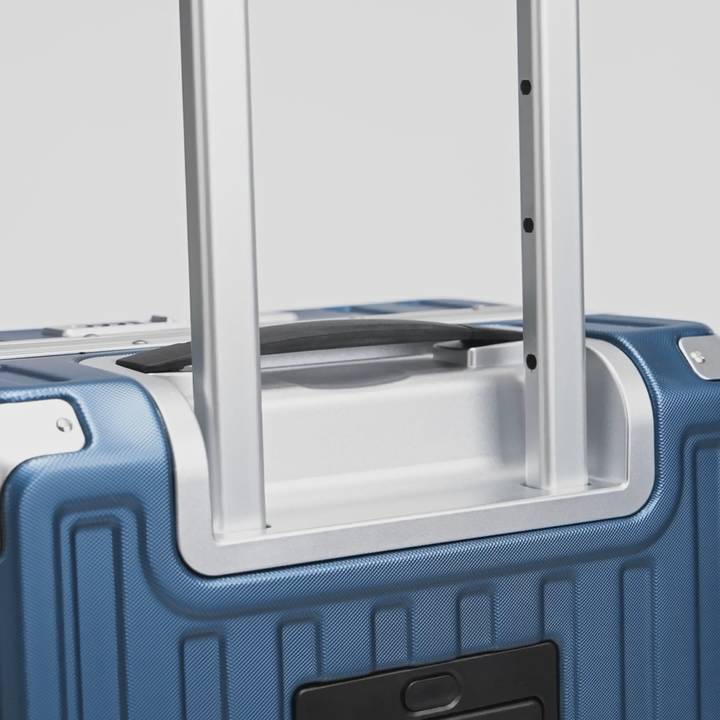 LUGGEX suitcase handle being adjusted by hand